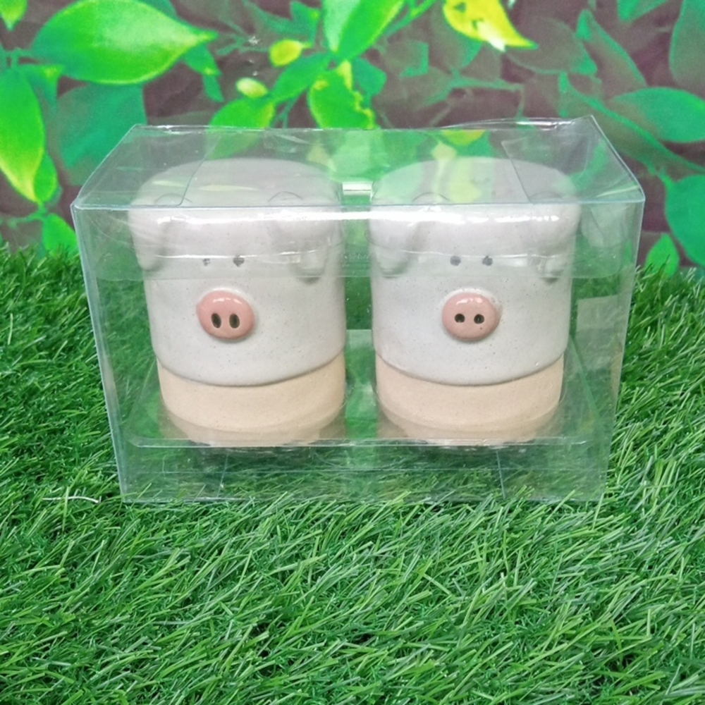 🚜🍒 Cute Ceramic Pig Salt & Pepper Shakers
